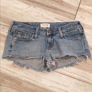 ✨ Abercrombie & Fitch booty jean shorts ✨